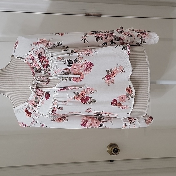 American Rag Company Size XS Peasant Blouse.  Ruffled Cuffs, Tie Front, Floral - Picture 1 of 12